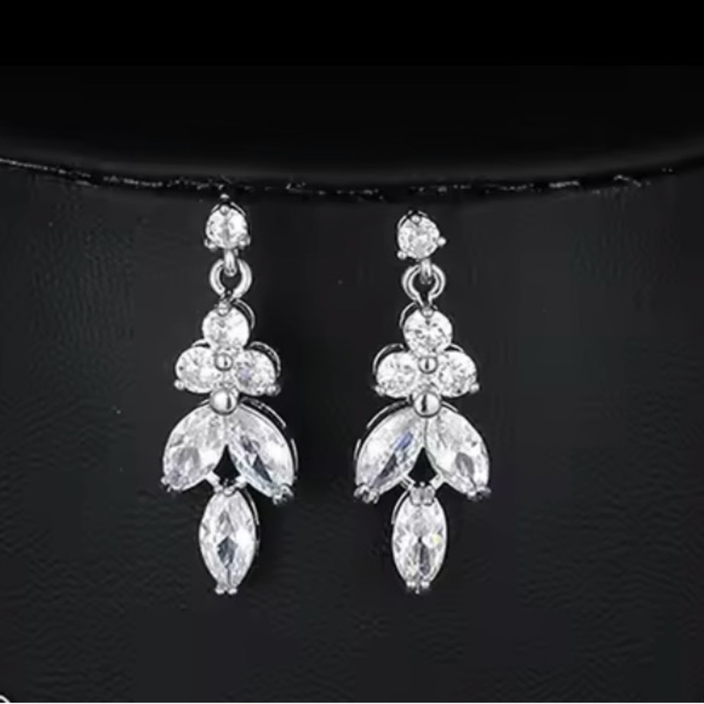 Swarovski Silver Crystal Drop Earrings - Picture 8 of 9